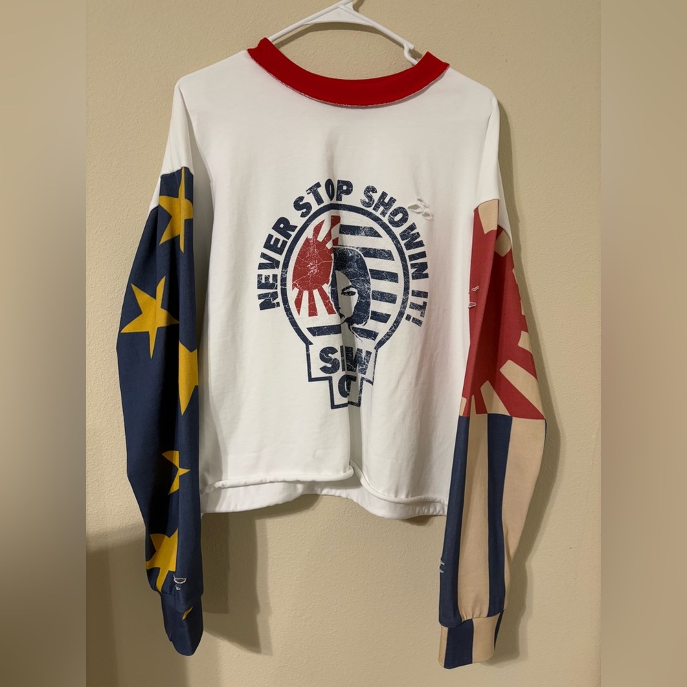 Size small from showgrit, cropped fit UNISEX